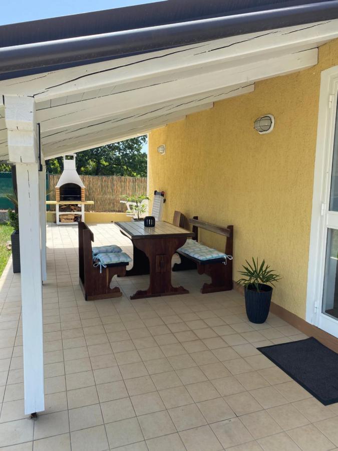 Holiday Home Rosa Gedici Exterior photo